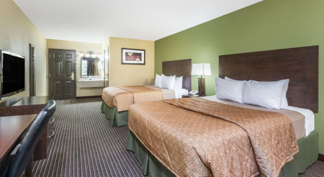Четырёхместный номер Standard Days Inn by Wyndham Perryville MO