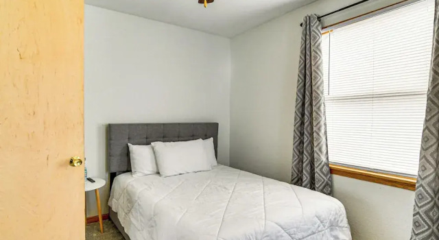 Pet-friendly Home 2 Mi to Downtown Des Moines!, Rezerwuj Hotel Hotele w Iowa z parkingiem, Parking