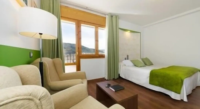 Двухместный номер Standard с балконом и с видом на город Hotel Apolo