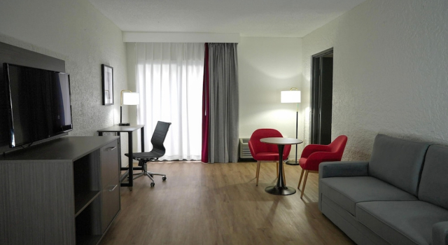 Люкс Superior Ramada by Wyndham Tulsa Broken Arrow