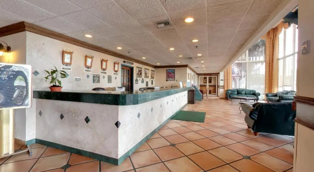 Miami Gardens Inn & Suites, Rezerwuj Hotel Hotele w Broward County z parkingiem, Parking
