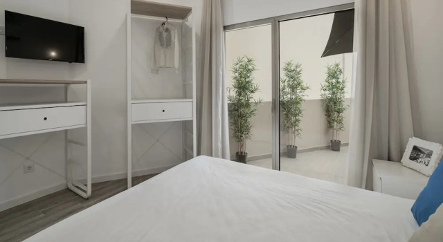Апартаменты с 2 комнатами с балконом Drapes Design Apartments by An Island Apart