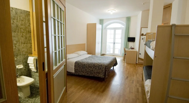 Четырёхместный номер Standard Hotel Europa
