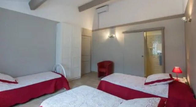 Gites La Mésange, Rezerwuj Hotel Hotele w Owernia z parkingiem, Parking