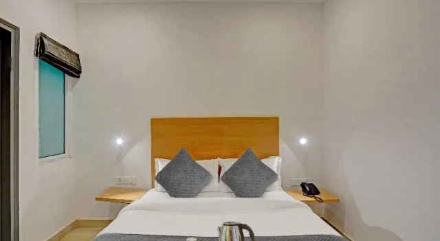 OYO Townhouse 409 Brostay Meera Bagh