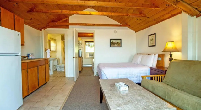 Семейный номер Standard с балконом Half Moon Motel & Cottages