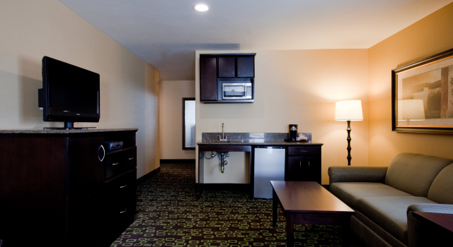 Holiday Inn Express & Suites Woodland Hills by IHG, Забронировать Отель Вудленд-Хиллз San Fernando Valley