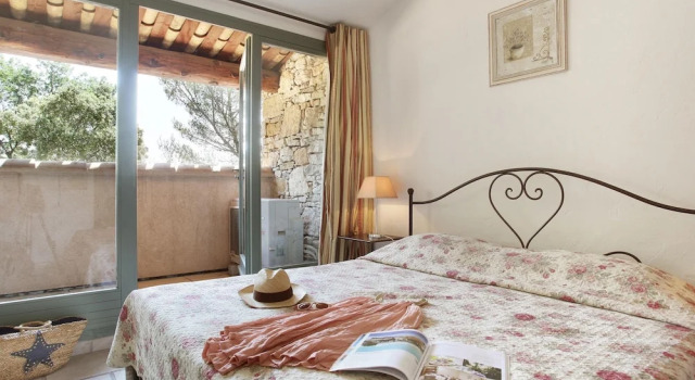 Maisonette in Gordes With Provencal Charm, Забронировать Дом для отпуска Коттеджи Горд, Коттедж