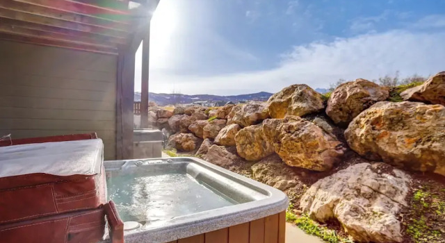 Апартаменты High-end Huntsville Condo w/ Private Hot Tub!