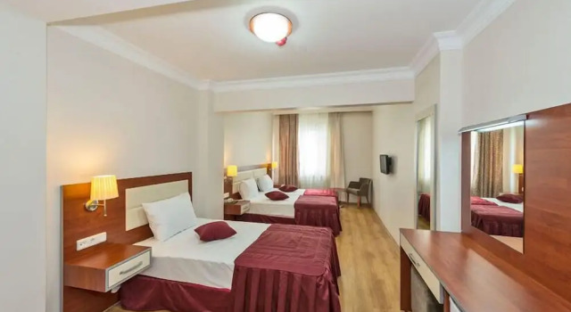Трёхместный номер Standard La Garden Hotel