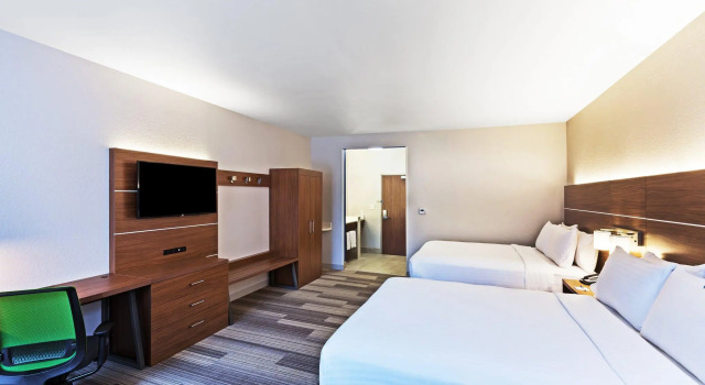Четырёхместный номер Standard Holiday Inn Express Hotel & Suites Dallas Lewisville by IHG
