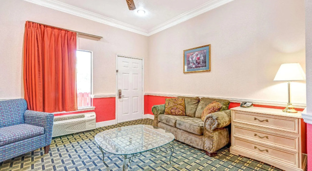 Люкс Deluxe Days Inn & Suites by Wyndham Osceola AR