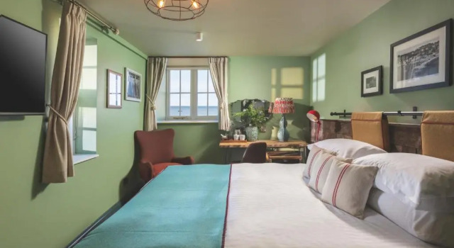 Номер Superior Rock Point Inn