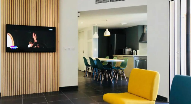 Appt moderne Vieil Antibes 3 pièc, Забронировать Апартаменты/квартира Отели Антиб с парковкой, рядом с Antibes Archaeology Museum, Парковка