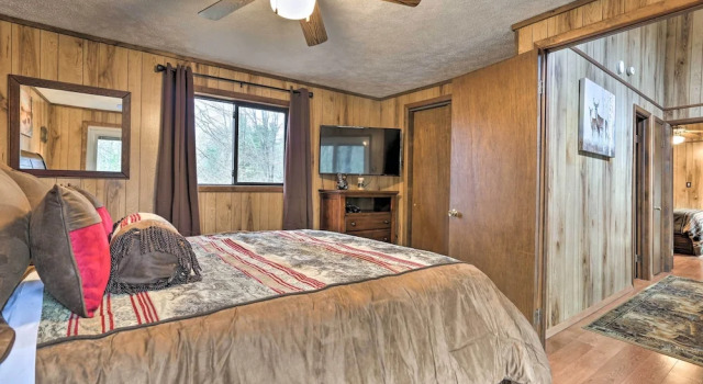 9 Mi to Jack Frost Slopes! 'bear Den' w/ Game Room, Book Feriehus Sommerhuse i Pennsylvania, Hytte