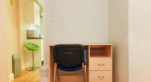 2 Bed Zone 1 Central London, Забронировать Апартаменты/квартира Апартаменты Лондона, рядом с Церковь Сент-Ведаст на Фостер-лейн, Апартаменты/квартира