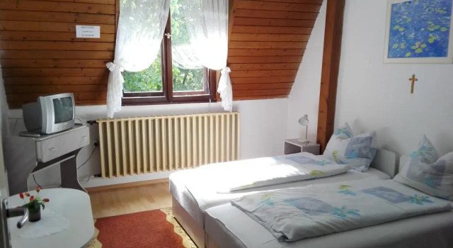 Veronika Rooms, Book Pension Hoteller i Western Transdanubia med parkering, Parkering