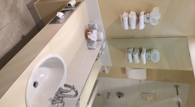 Четырёхместный номер Standard Lakeland Inn Hotel