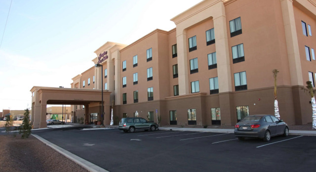 Hampton Inn & Suites Carlsbad, Забронировать Отель Отели Карлсбад 3 звезды, рядом с Living Desert State Park, 3*