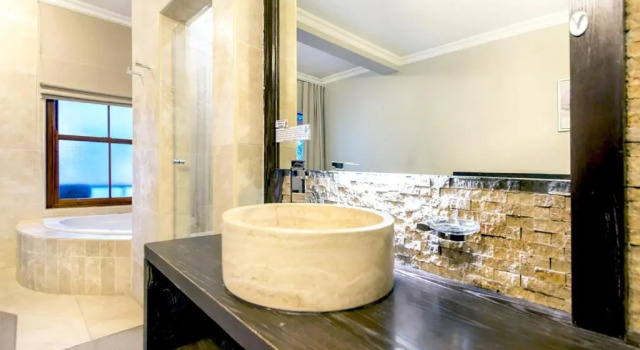 Одноместный номер Luxury OR Tambo Guest House