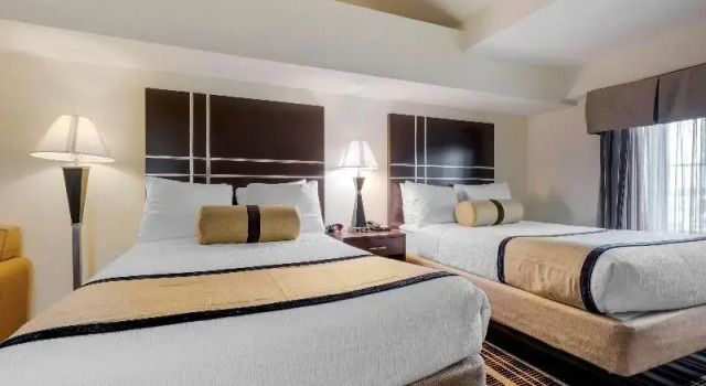 Четырёхместный полулюкс с балконом Best Western Plus Rockwall Inn & Suites