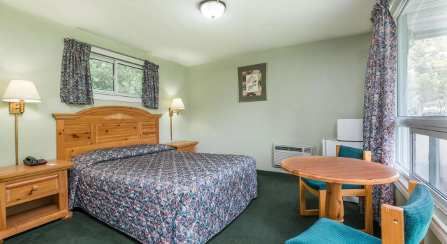 Knights Inn Bracebridge, Varaa Hotelli  