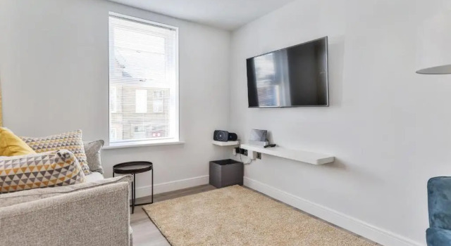 Belle House, Apt 4