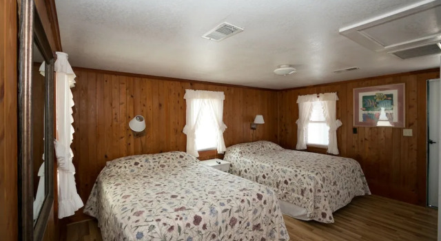 Четырёхместный номер Superior с балконом Outer Banks Motel