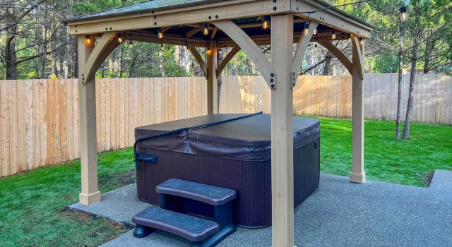 Апартаменты Beach Break Home w/ Hot Tub - Walk to Beach