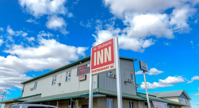 St. Michaels Inn, Rezervovat Hotel Rycroft Northern Alberta
