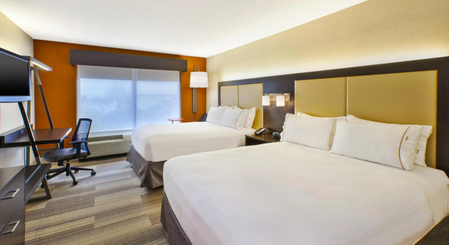 Четырёхместный номер Standard Holiday Inn Express & Suites Chicago-Midway Airport by IHG