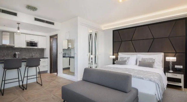 Номер Deluxe Ellure Luxury Suites