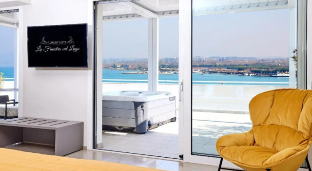 Апартаменты Luxury Suite La Finestra Sul Lago