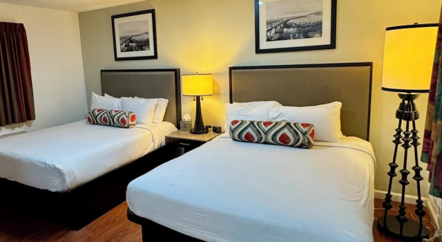 Четырёхместный номер Deluxe Budget Motel