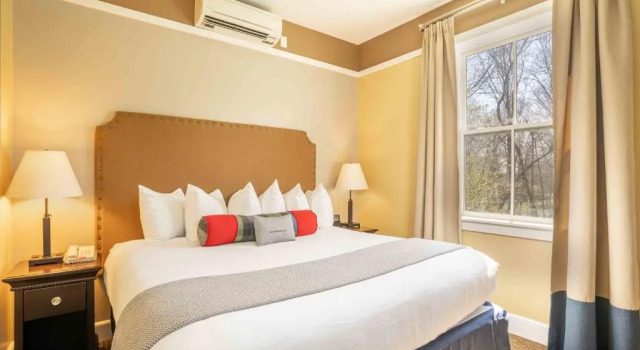 Люкс с балконом Inn at Diamond Cove