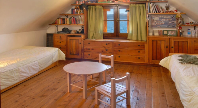 Warm House on the Edge of Lake H28, Забронировать Отель Отели Сан-Карлос-де-Барилоче 3 звезды, рядом с Горнолыжный подъемник Серро-Отто, 3*