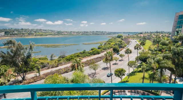 Люкс c 1 комнатой с видом на залив Newport Beach Marriott Bayview