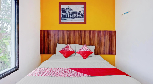 Standard Zimmer Super OYO 90426 Near Mall Ciputra 2