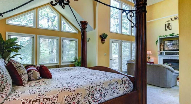 Smokey's Hideout - One Bedroom Cabin