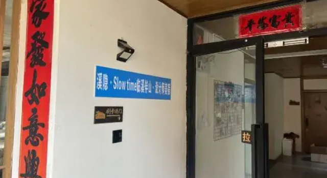 Hidden Stream Holiday Hostel, Забронировать Хостел Хостелы Лицзян, рядом с Улица Сквер-стрит Древнего города Шухэ, Хостел