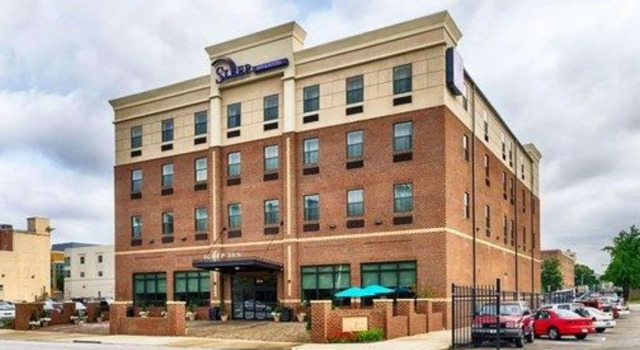 Кровать в общем номере Sleep Inn & Suites Downtown Inner Harbor