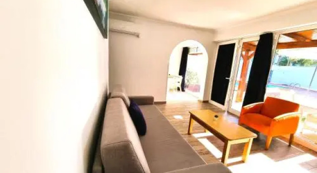 Bungalows Teresa, Забронировать Апартаменты/квартира Отели Плайя дель Инглес с парковкой, рядом с Экуменический храм Эль-Сальвадор, Парковка