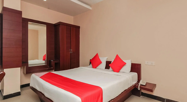 Townhouse 710 Hotel Regal