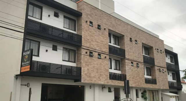 Hotel Blumenhof Balneário Camboriú, Забронировать Отель Отели Камбориу с бассейном, рядом с Пляж Прайя-дус-Аморес, Бассейн