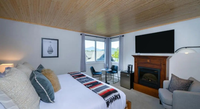 Номер Standard с видом на озеро Placid Bay Hotel