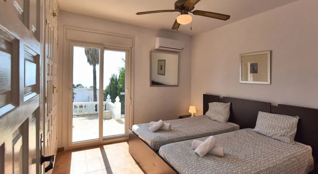 Exotic Holiday Home in Benajarafe With Private Pool, Book Hotel Hoteller i Chilches med parkering, Parkering