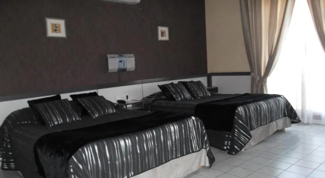 Четырёхместный номер Standard Hotel Médicis