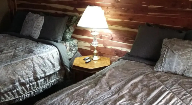 Четырёхместный номер Standard Headwaters Motel