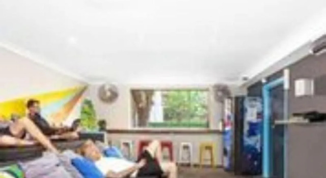 Summer House Backpackers