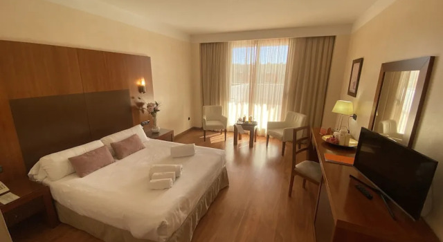 Трёхместный номер Standard с балконом Hotel Montera Plaza